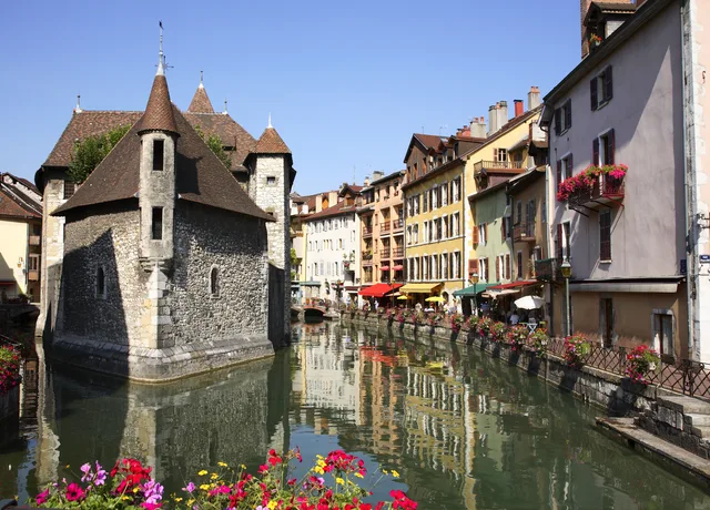 Vieille ville d'Annecy et Palais de l'Isle à vélo